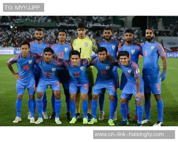 男足迎战印度队期待逆转局势争取胜利展现团队实力与拼搏精神