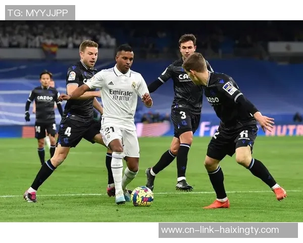 巴萨与皇马激战成和双方各取两分争夺战精彩回顾